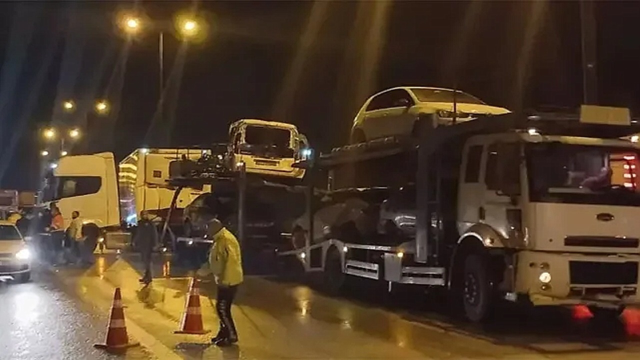 18 Araç Zincirleme Trafik Kazası Yaptı: 4 Yaralı