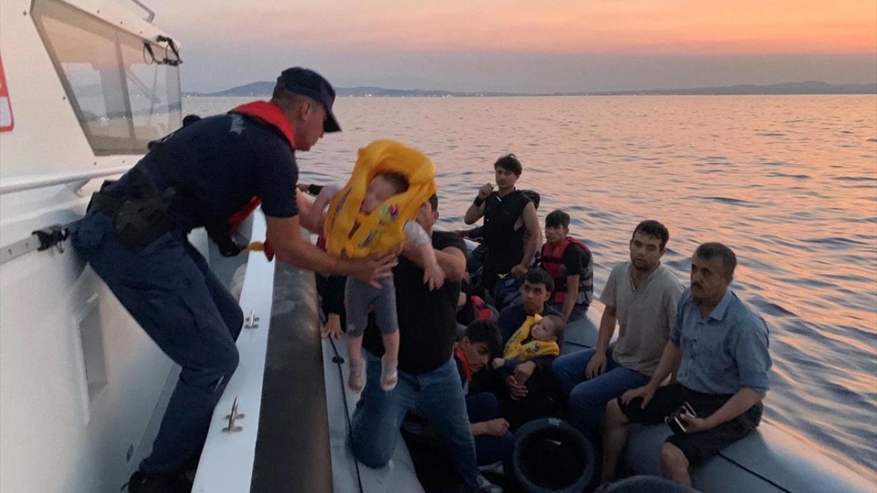 37 Düzensiz Göçmen Ege Sularında Kurtarıldı