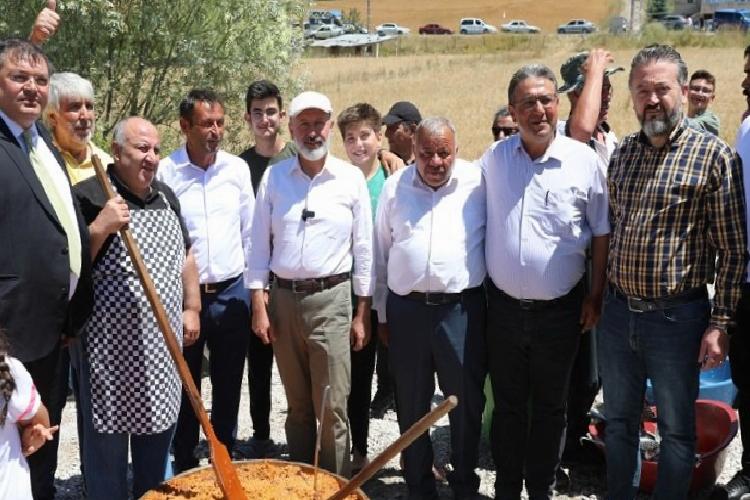 Ahmet Çolakbayrakdar Pilav Şenliği’ne katıldı