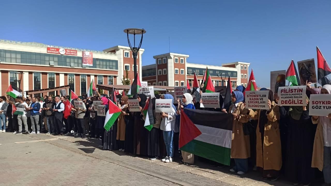 AK Parti’li Gençler, İsrail’in Gazze’ye Saldırılarını Protesto Etti