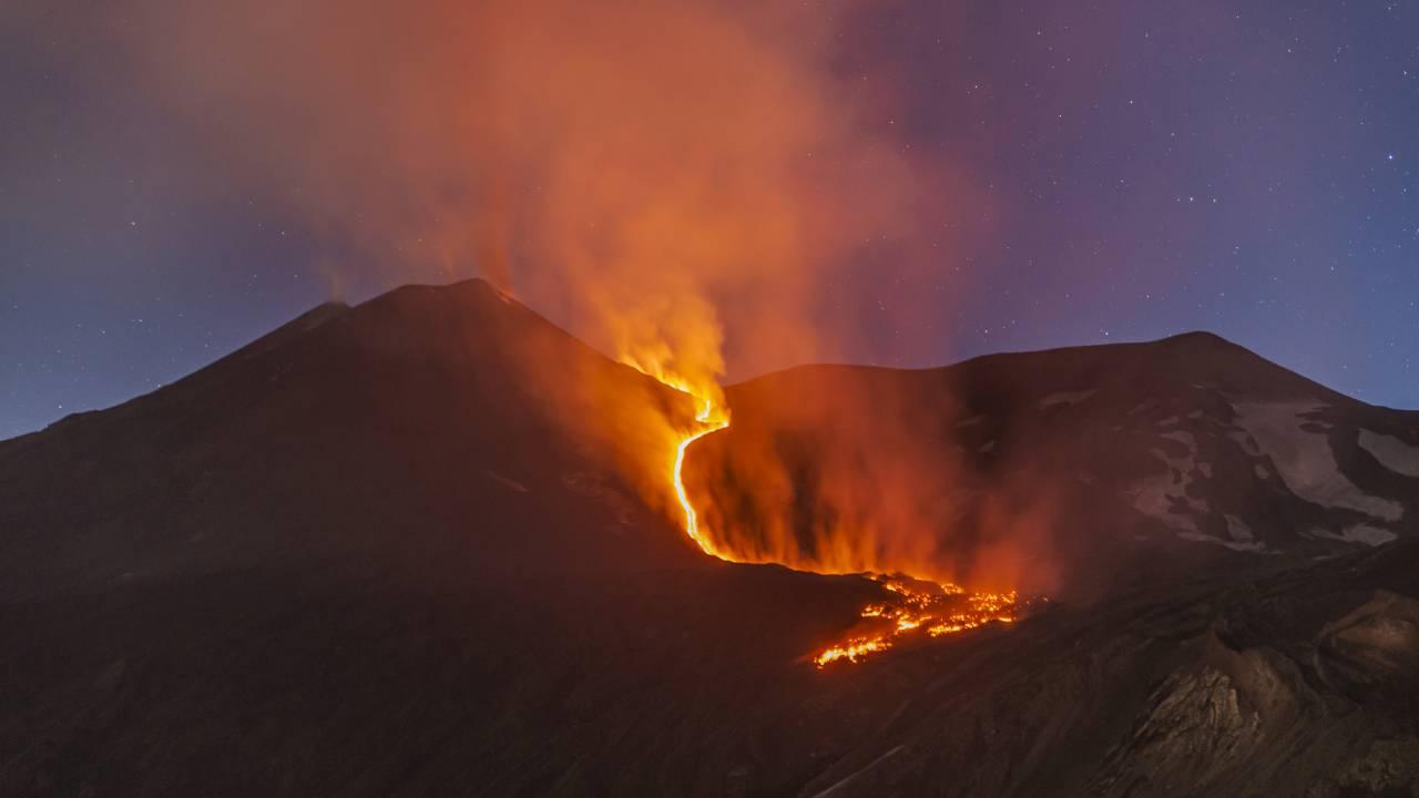 Aktif Etna Yanardağı Yeniden Faaliyete Geçti!