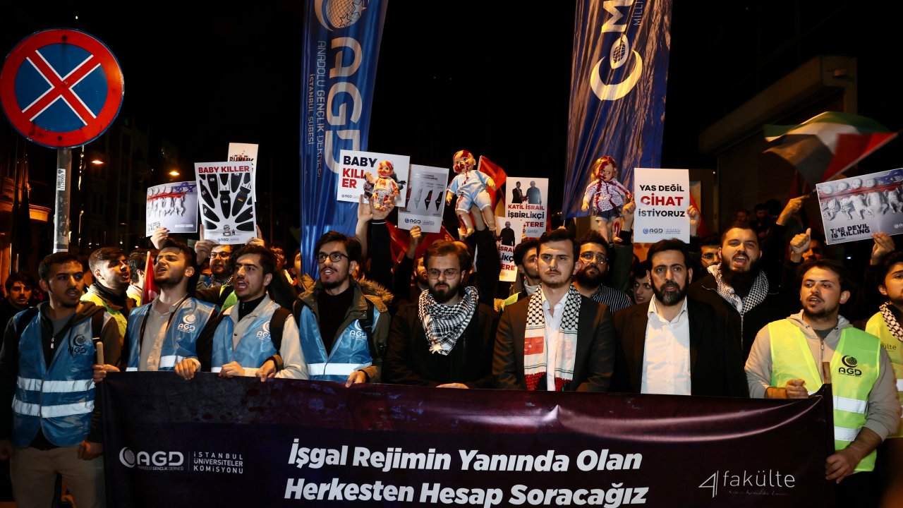 Anadolu Gençlik Derneği İngiltere’yi Protesto Etti