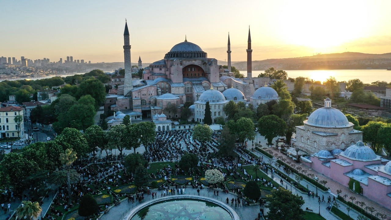 Bakan Mehmet Nuri Ersoy Duyurdu! Ayasofya Camii Turistlere Ücretli Olacak