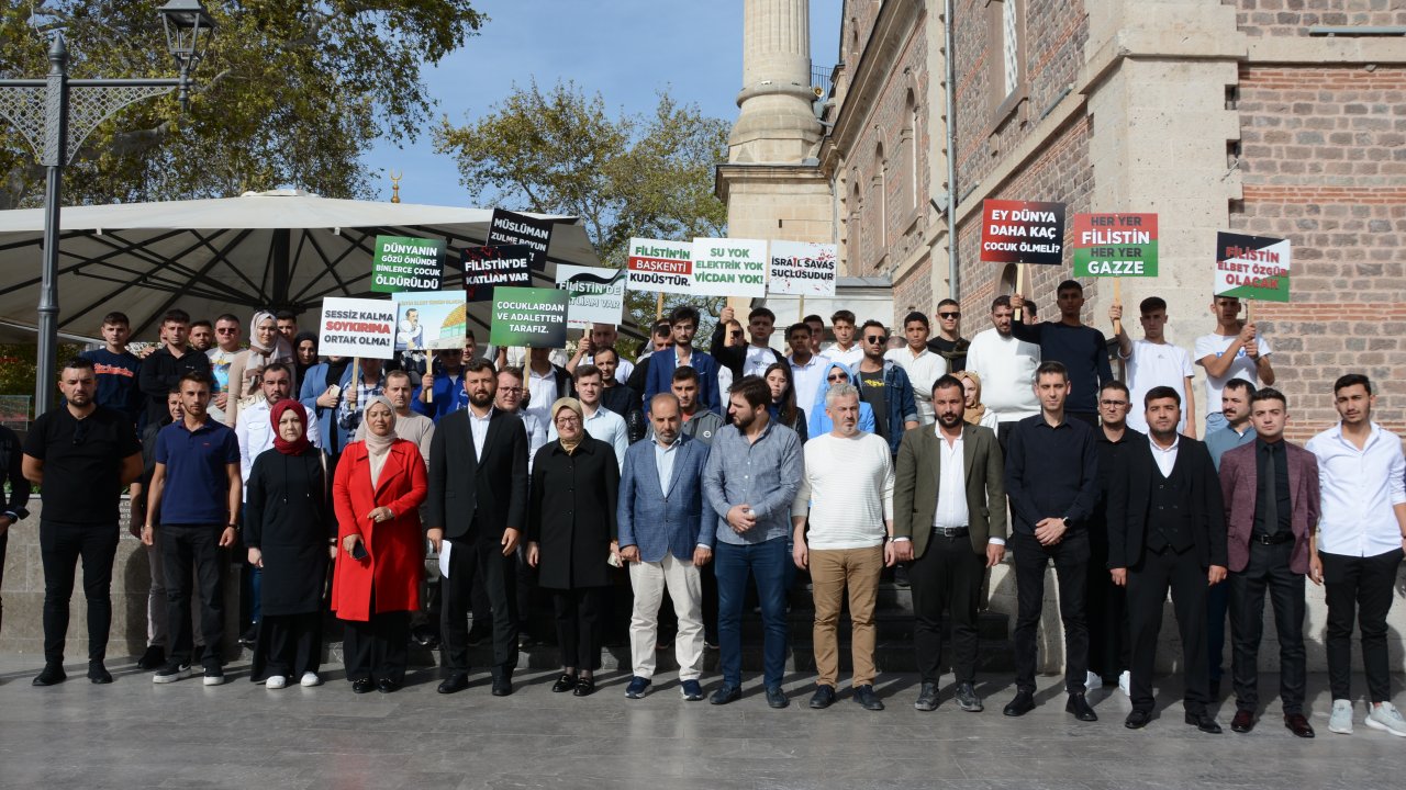 Balıkesir AK Parti Gençlik Kolları İsrail’i Protesto Etti