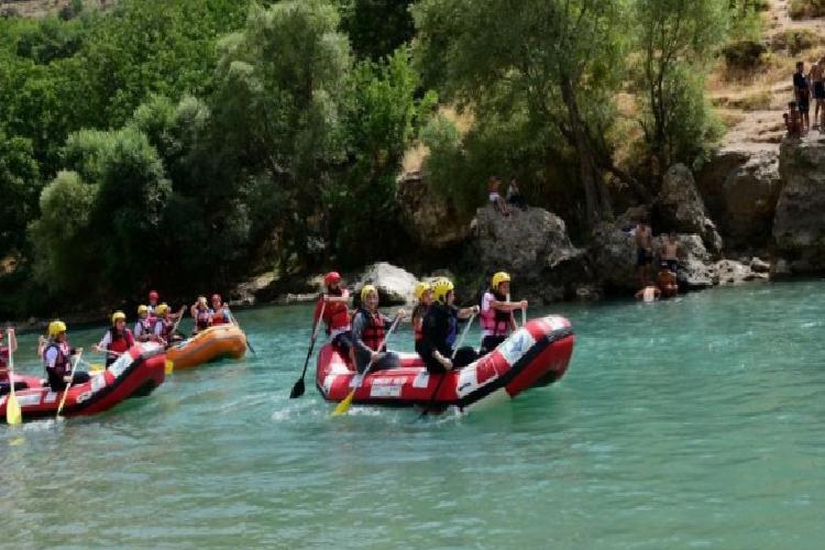 Bayanlar rafting şampiyonasında tezli