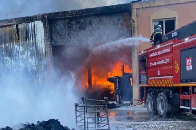 Bozüyük İnönü’de palet fabrikası yandı