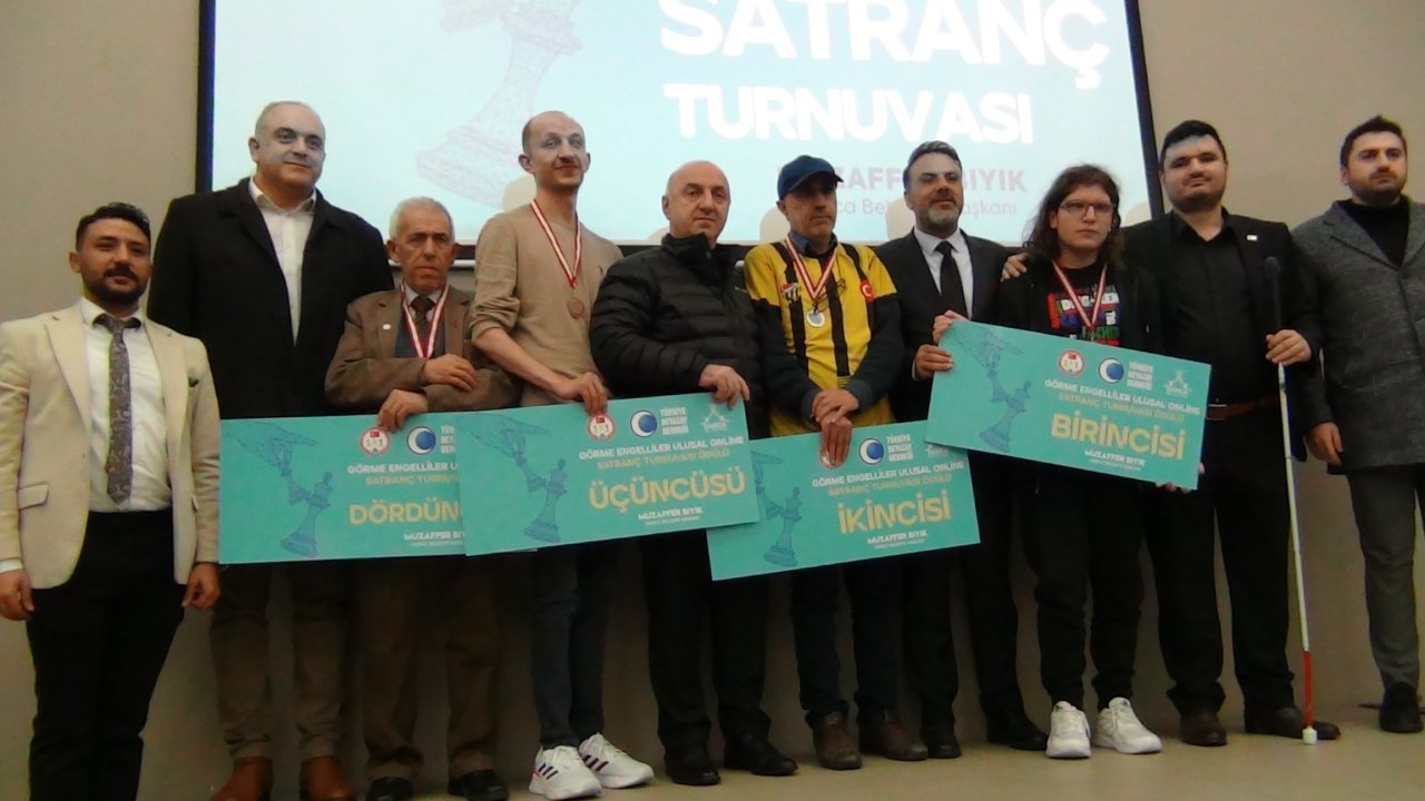 Darıca’da Görme Engelliler İçin Düzenlenen Satranç Turnuvası Tamamlandı