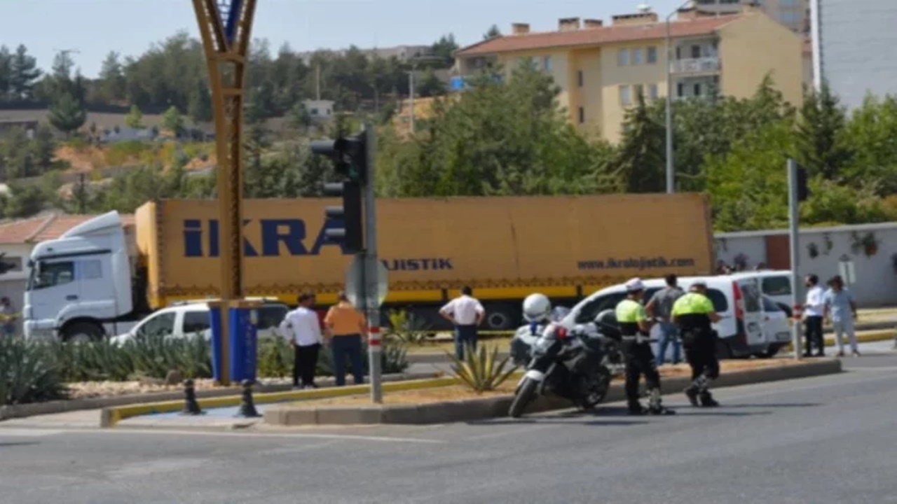 “Dur” İkazına Uymayan Sürücü Otomobil Lastiklerine Ateş Açılarak Durduruldu