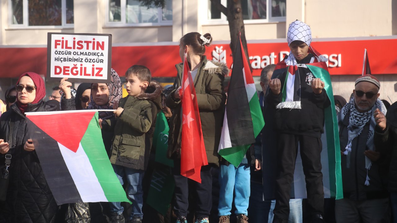 Eskişehir Ve Çevre İllerde Binlerce Kişi İnsan Hakları Günü’nde Filistin’e Destek İçin Yürüdü