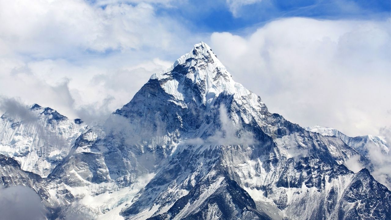 Everest’ten Dönerken Kaza Yapan Helikopter 6 Kişiye Mezar Oldu