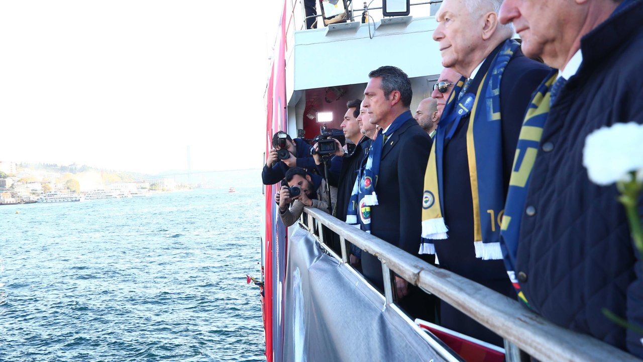 Fenerbahçe, Atatürk’ü Dolmabahçe Sarayı Açıklarında Andı