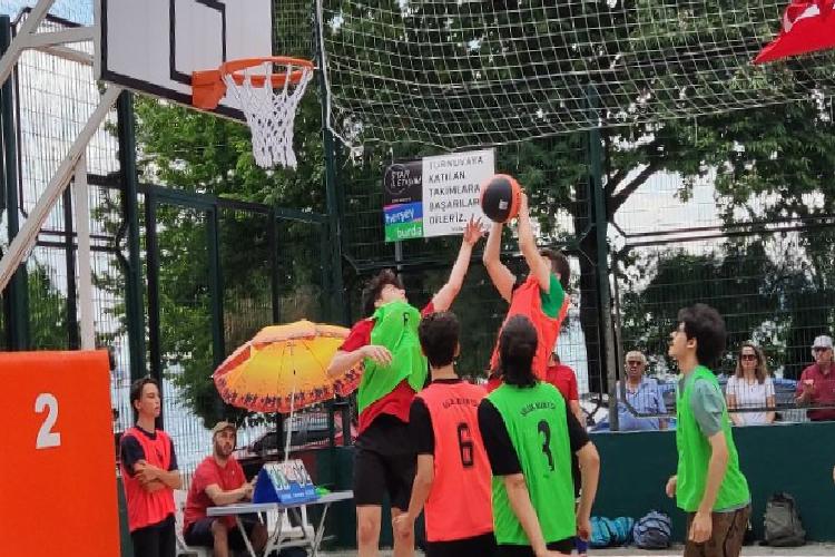 Gölcük’te sıra sokak basketbolunda