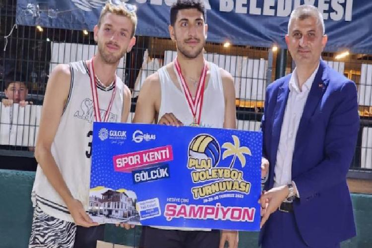 Gölcük’teki Plaj Voleybolu’nda şampiyon aşikâr oldu