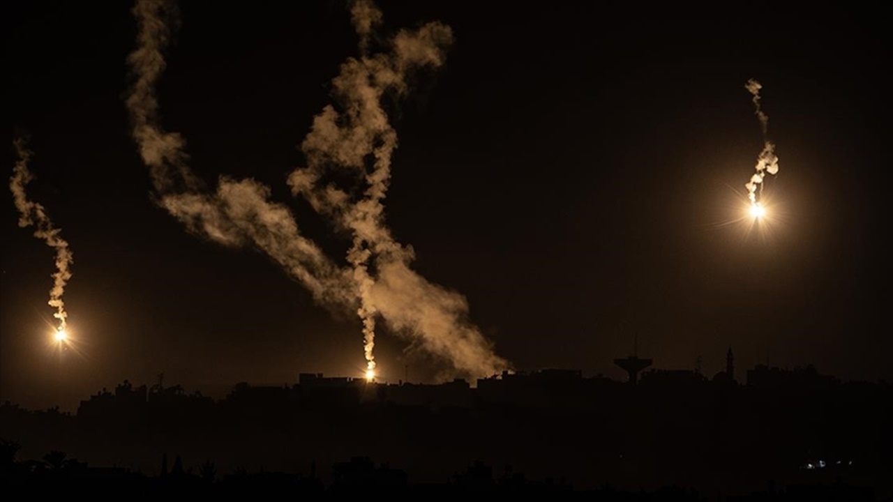 İsrail Gece Boyunca Sivil Yerleşimleri Bombaladı