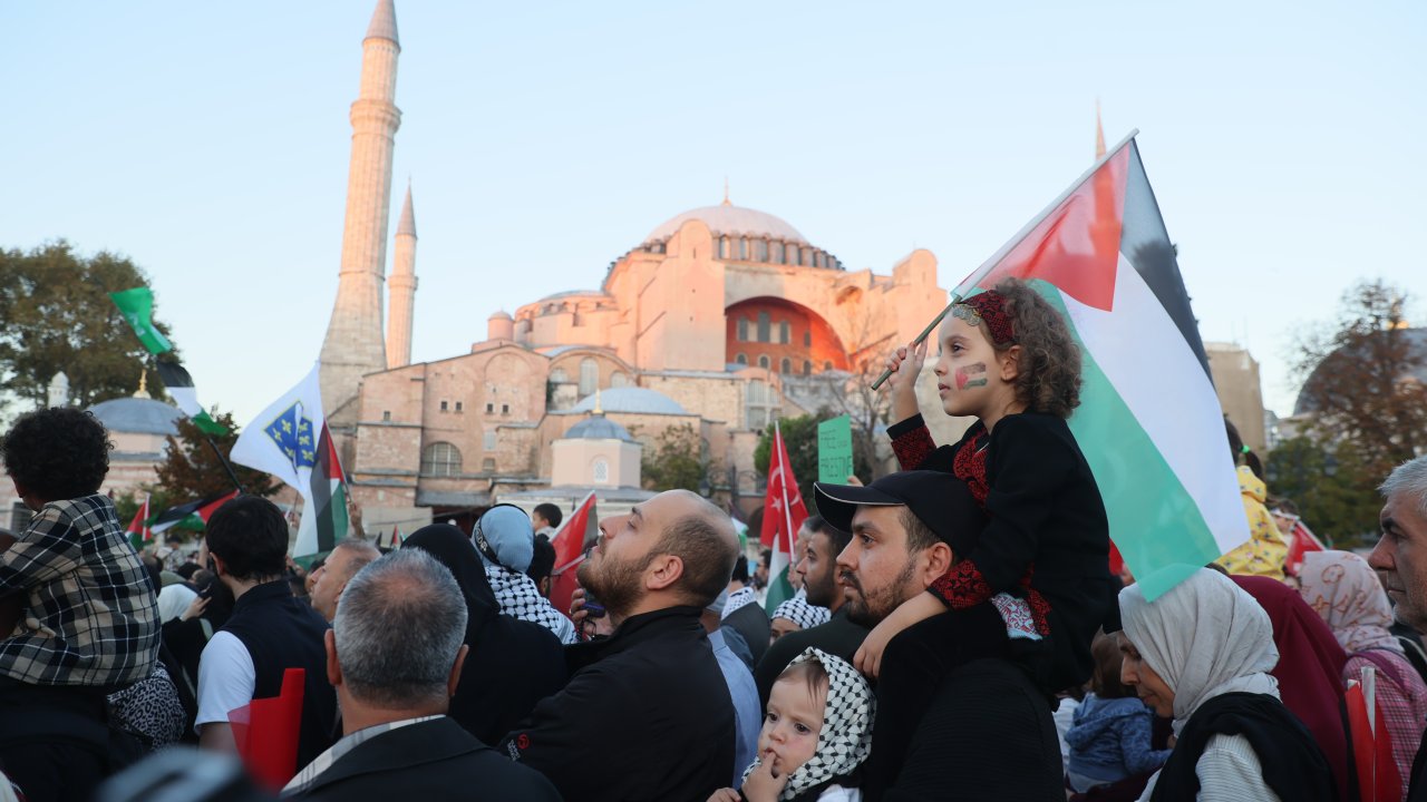 İstanbul’da Büyük Filistin Yürüyüşü Düzenlendi