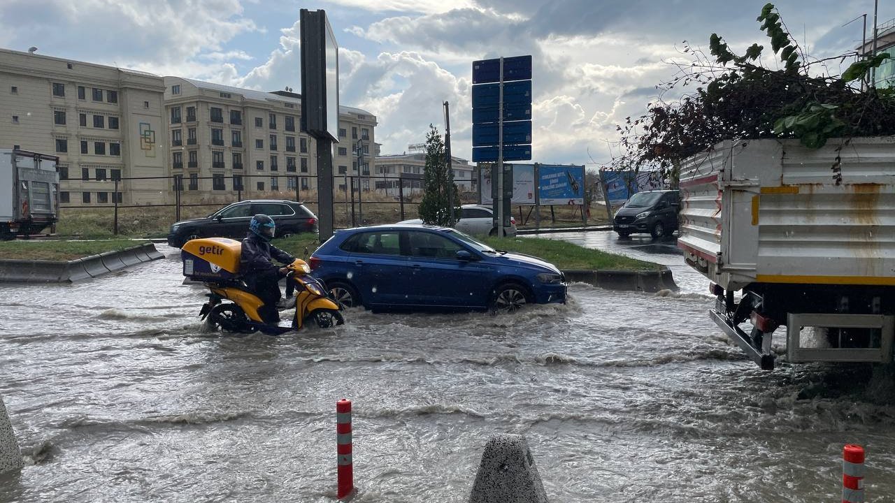 İstanbul’da Şiddetli Yağışlar Ve Su Baskınları Etkili