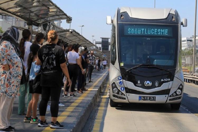 İstanbul’da yeni metrobüsler sefere çıkıyor