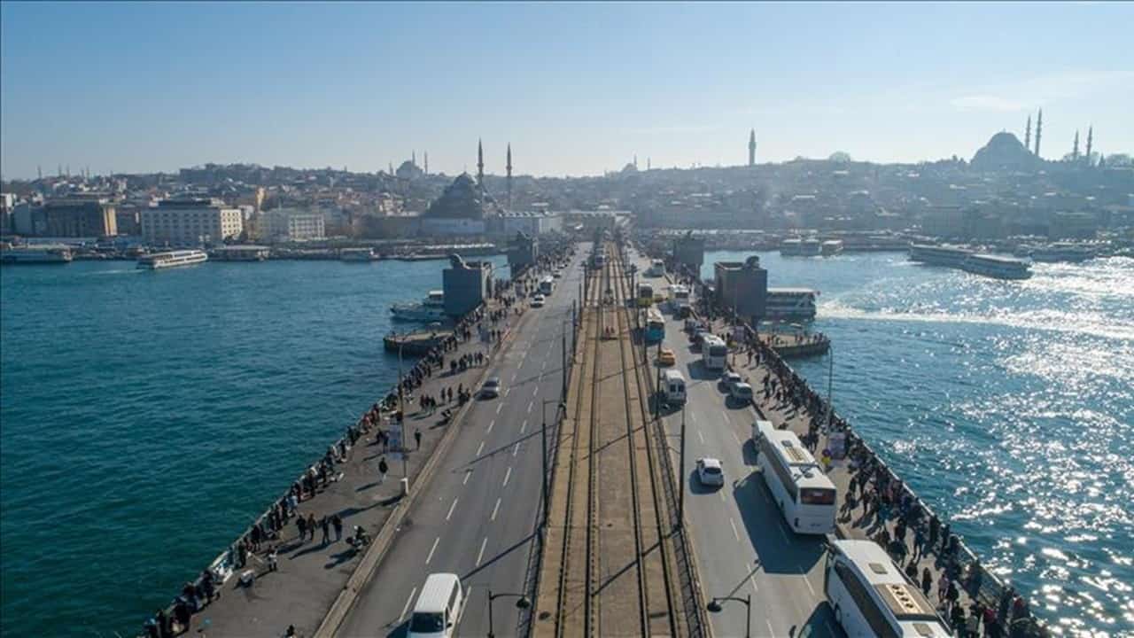 İstanbul’un Tarihi Galata Köprüsü Yenilenerek Yeniden Hizmette!