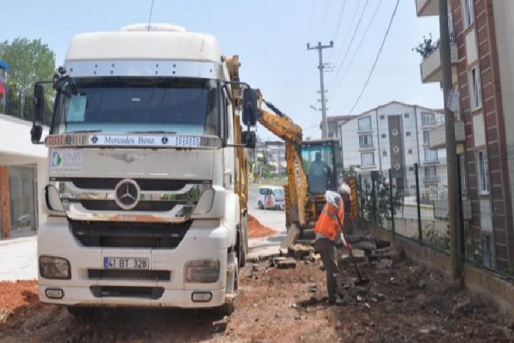 İzmit Belediyesi’nden Tepeköy’de asfalt mesaisi