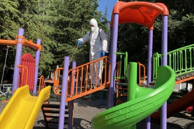 Kayseri Melikgazi’de parklara dezenfeksiyon