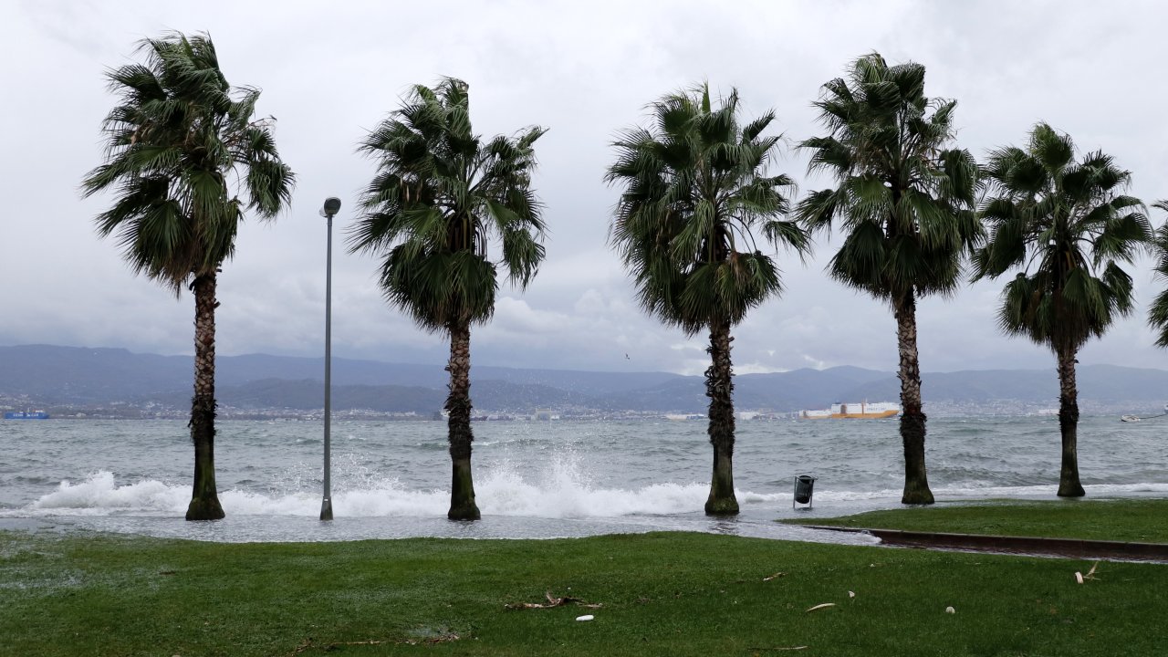 Kocaeli ve Düzce’de Fırtına