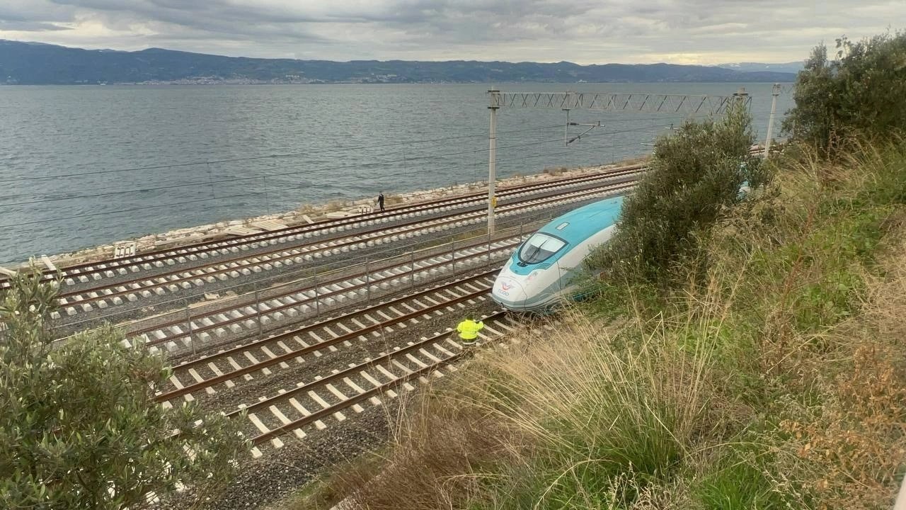 Kocaeli’de Yüksek Hızlı Tren 1 Kişiye Çarptı