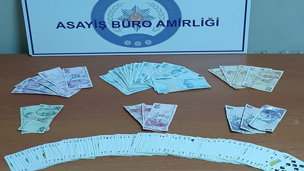 Kumar Oynayan 3 Kişiye 12 Bin 165 Lira Ceza