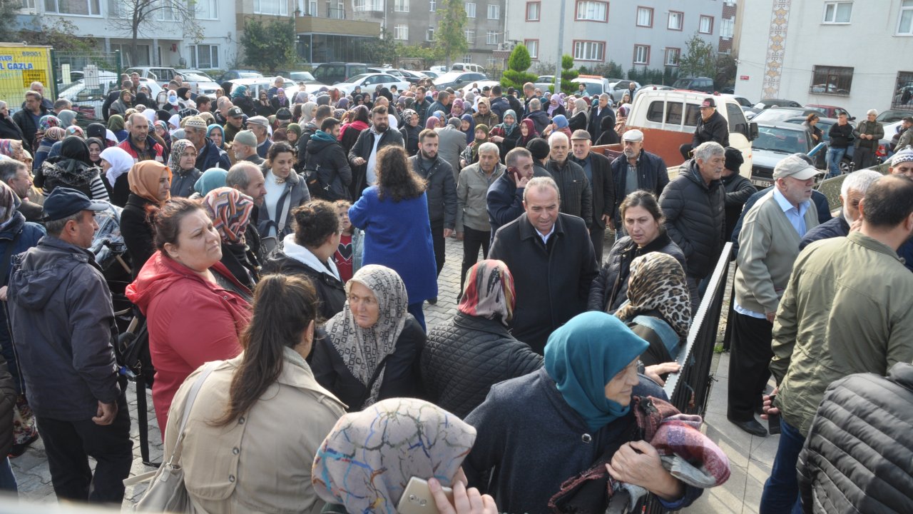 Lapseki’de 100 Kişilik Umre Kafilesi Dualarla Yola Çıktı