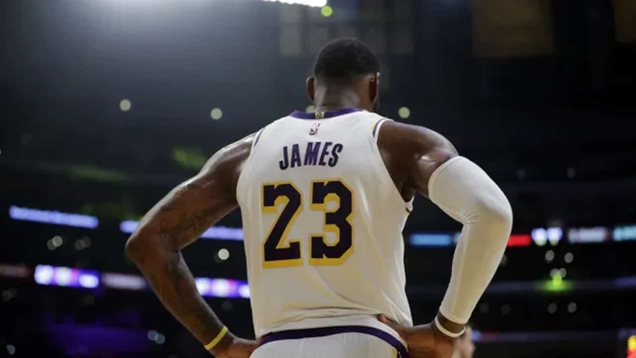 LeBron James Forma Numarasını Değiştirdi