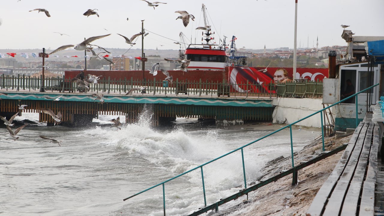 Lodos Tekirdağ’da Deniz Ulaşımını Olumsuz Etkiliyor