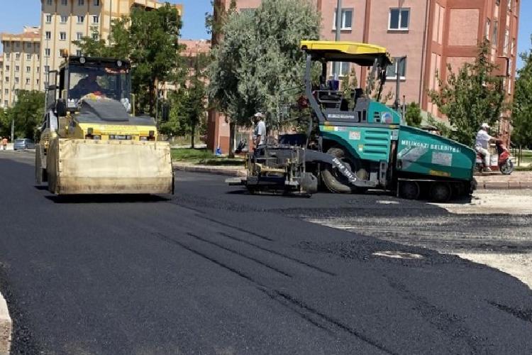 Melikgazi TOKİ’de yol yenileme çalışması