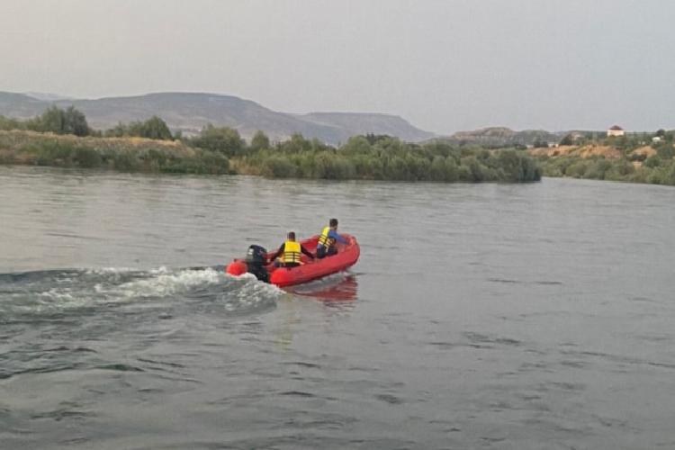 Murat Nehri’nde balık tutarken mahsur kaldılar!