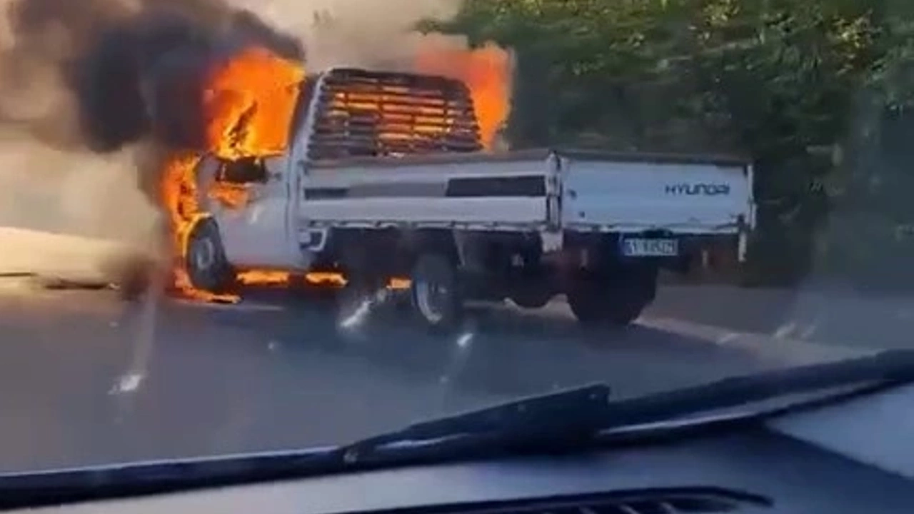 Otobanda Yangın Çıktı: Araç Küle Döndü