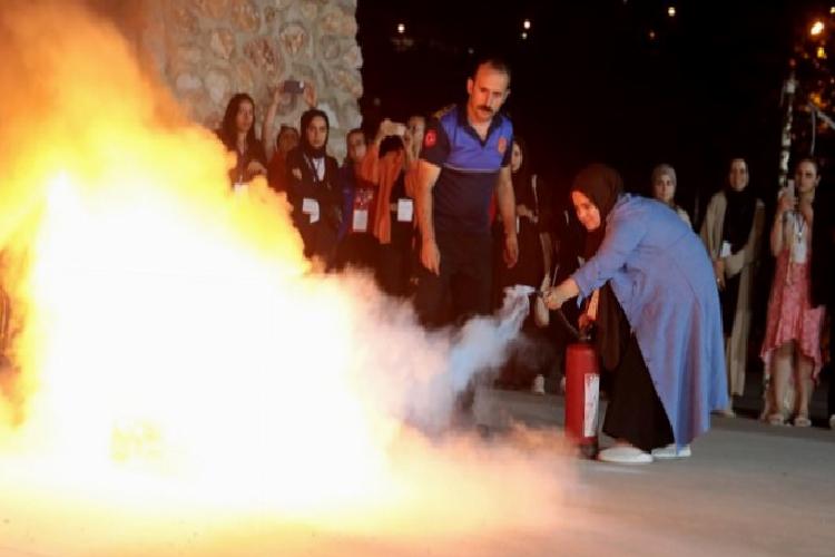 Sakarya Büyükşehir gençlere ‘ateşe müdahaleyi’ öğretti