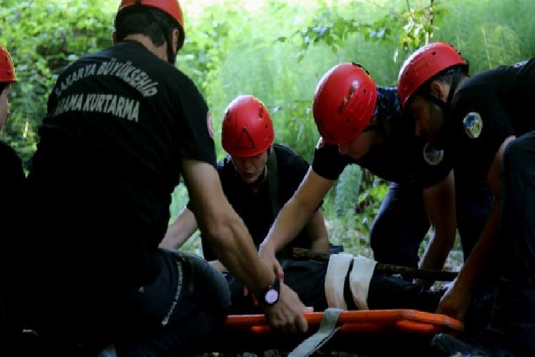 Sakarya’da afet timinden nefes kesen tatbikat