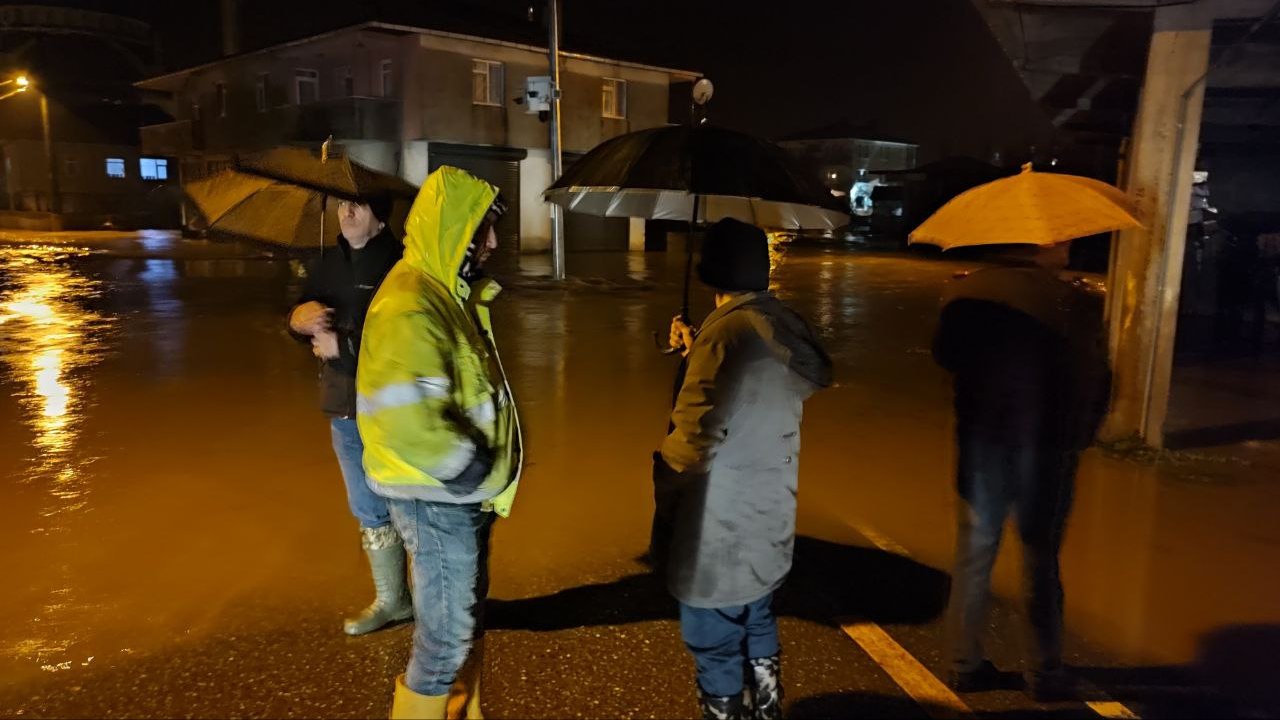 Sakarya’da Etkili Olan Sağanak Taşkınlara Neden Oldu