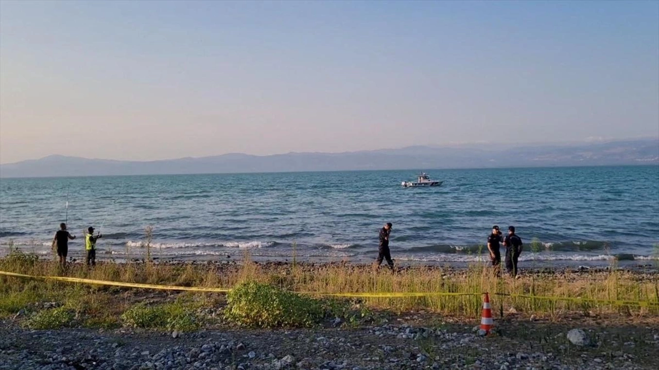 Serinlemek İçin Girdiği Göl Hayatına Sebep Oldu