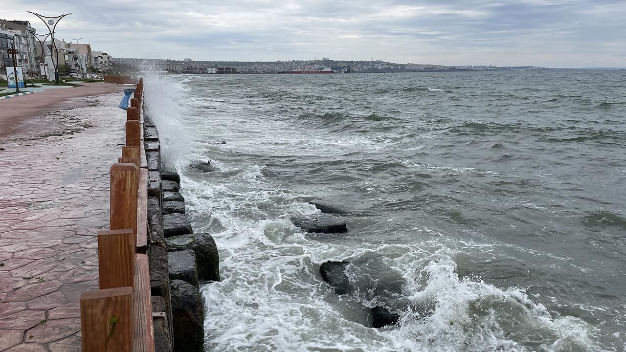 Tekirdağ’da Poyraz Deniz Ulaşımını Engelliyor