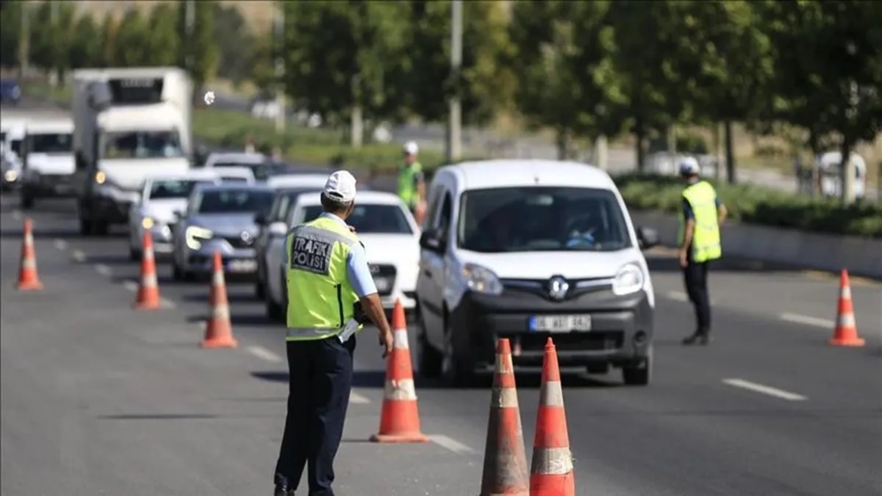 Ticari Takside Uyuşturucuyla Yakalanan Kişiler Tutuklandı