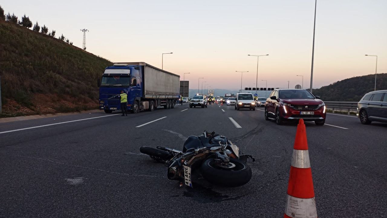 Tıra Çarpan Motosikletin Sürücüsü Öldü