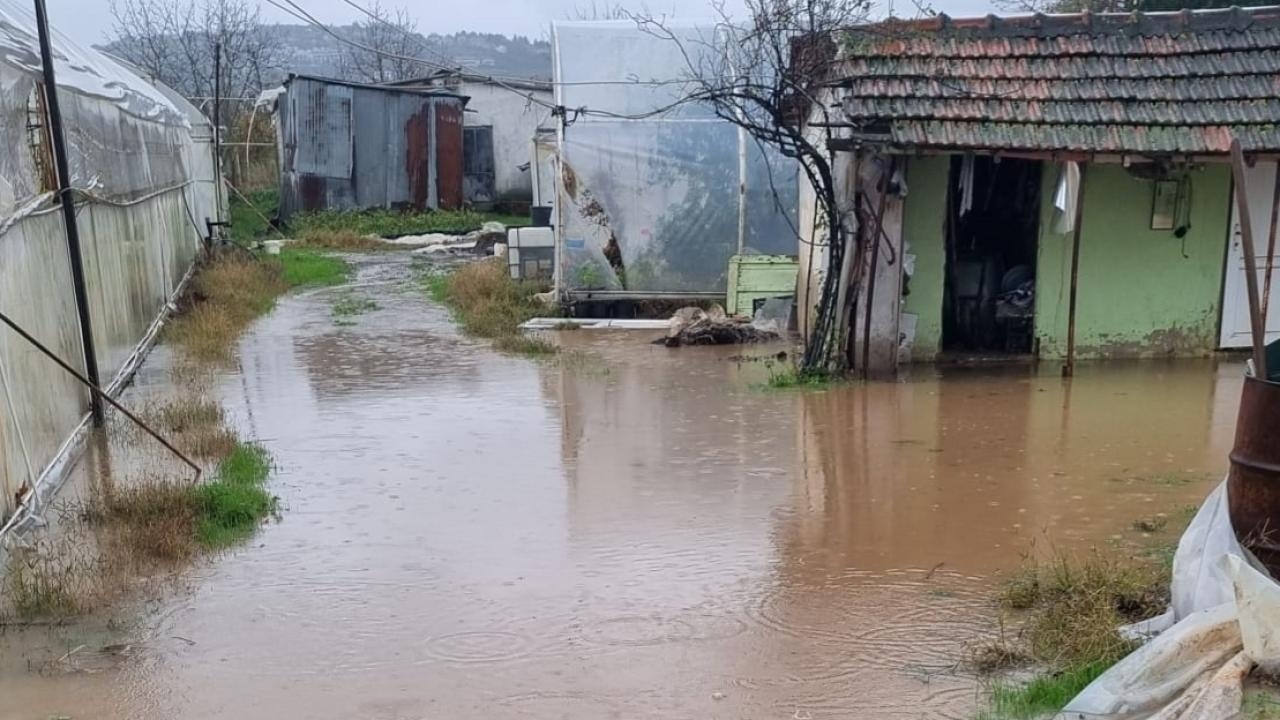 Yalova’da Dere Taştı: Sokakları Su Bastı