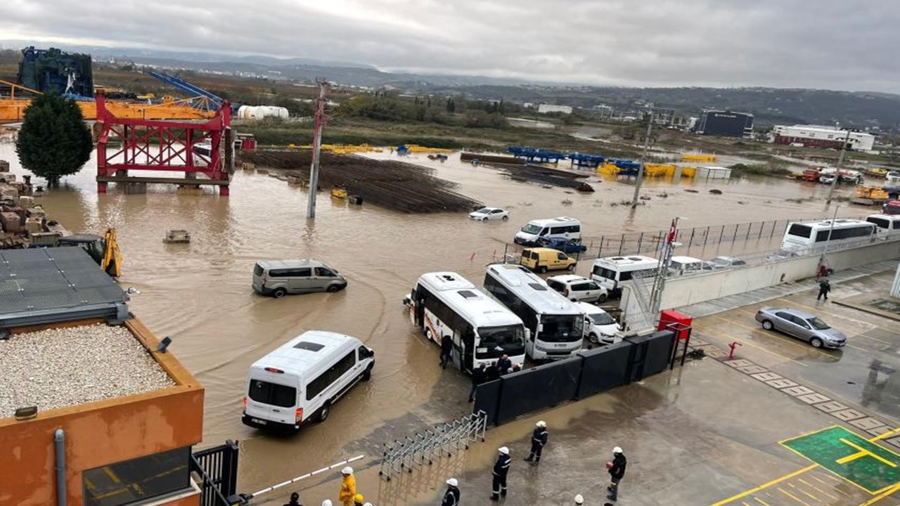 Yalova’da Tersaneler Bölgesini Su Bastı