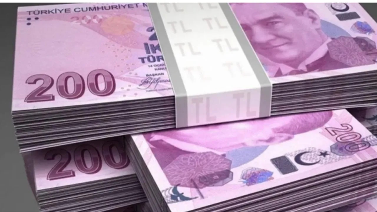 Yeni 200 TL Banknotlar Piyasaya Sürüldü