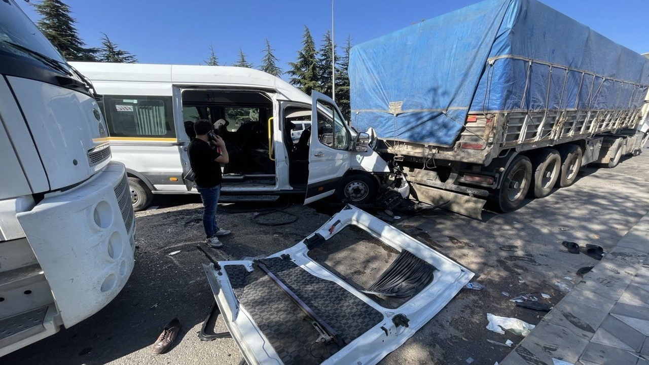 Gaziantep’te 2 İşçi Servisi Kaza Yaptı