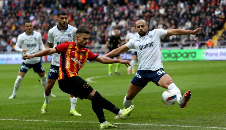 Fenerbahçe’nin Kayserispor deplasmanında kazandığı penaltı kararına tepkiler yükseliyor. Peki, Fenerbahçe’nin penaltı pozisyonuna yorumcular ne dedi? İşte görüşler…