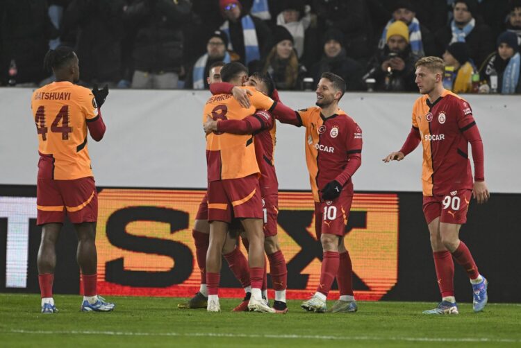 UEFA Avrupa Ligi’nin 6. haftasında İsveç temsilcisi Malmö ile Galatasaray, Eleda Stadyumu’nda karşılaştı. Galatasaraylı oyuncular Yunus Akgün'ün golünün ardından gol sevinci yaşıyor.