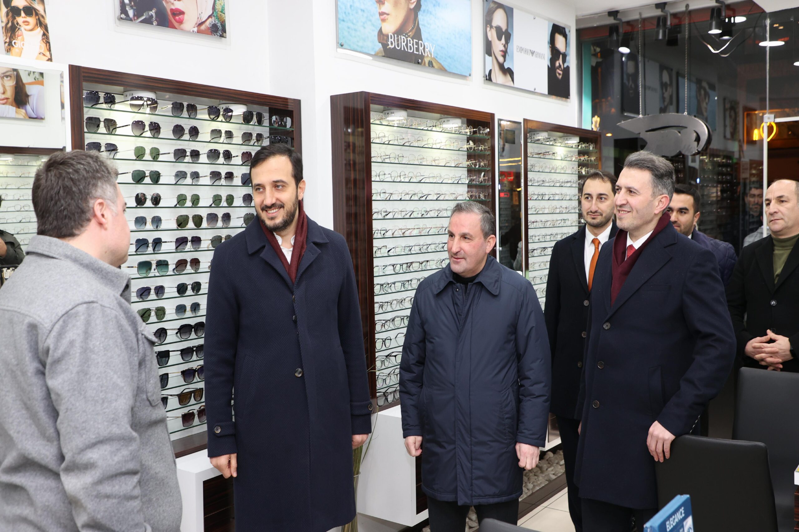 AK Parti İstanbul Vilayet Lider Adayı Abdullah Özdemir’den Sultanbeyli’de esnaf ziyareti