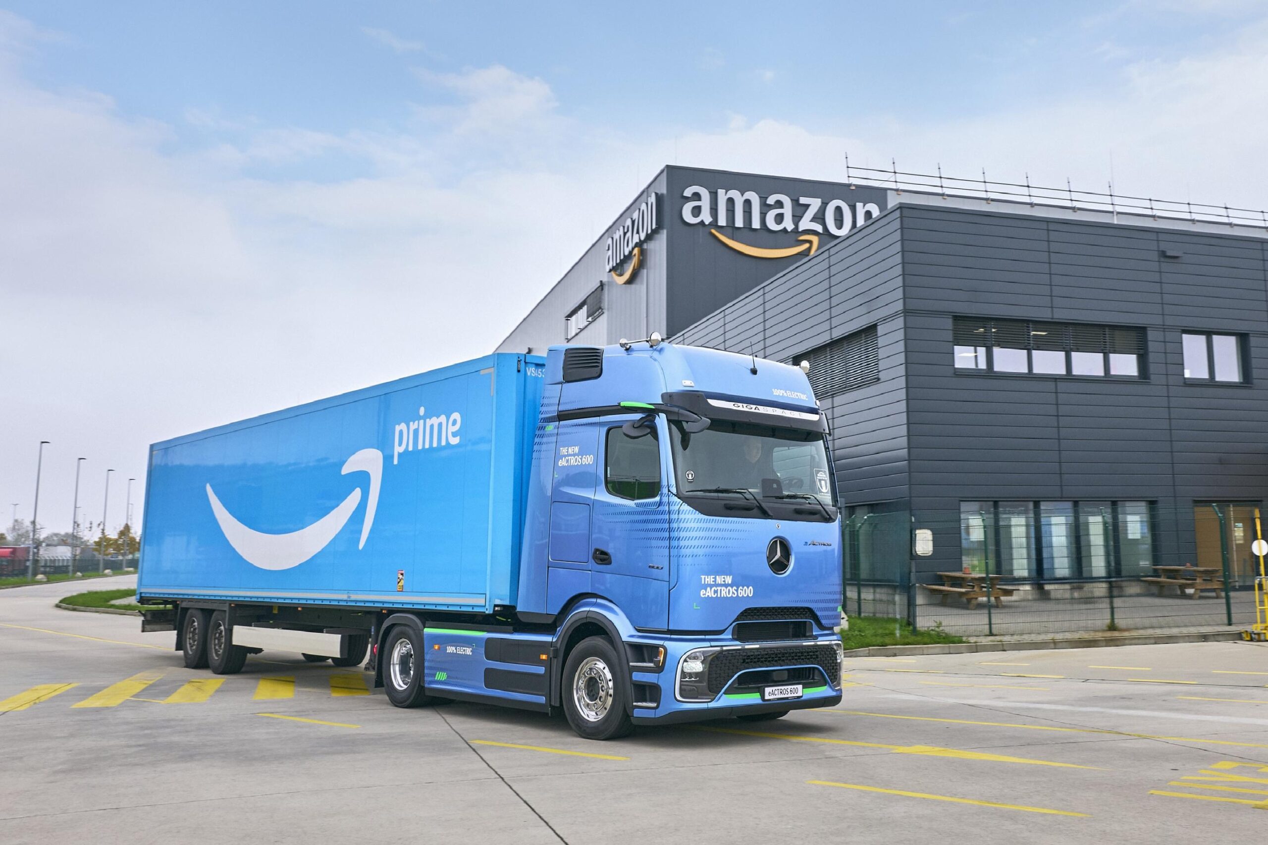 Amazon, bugüne kadarki en büyük elektrikli ağır kamyon siparişini verdi