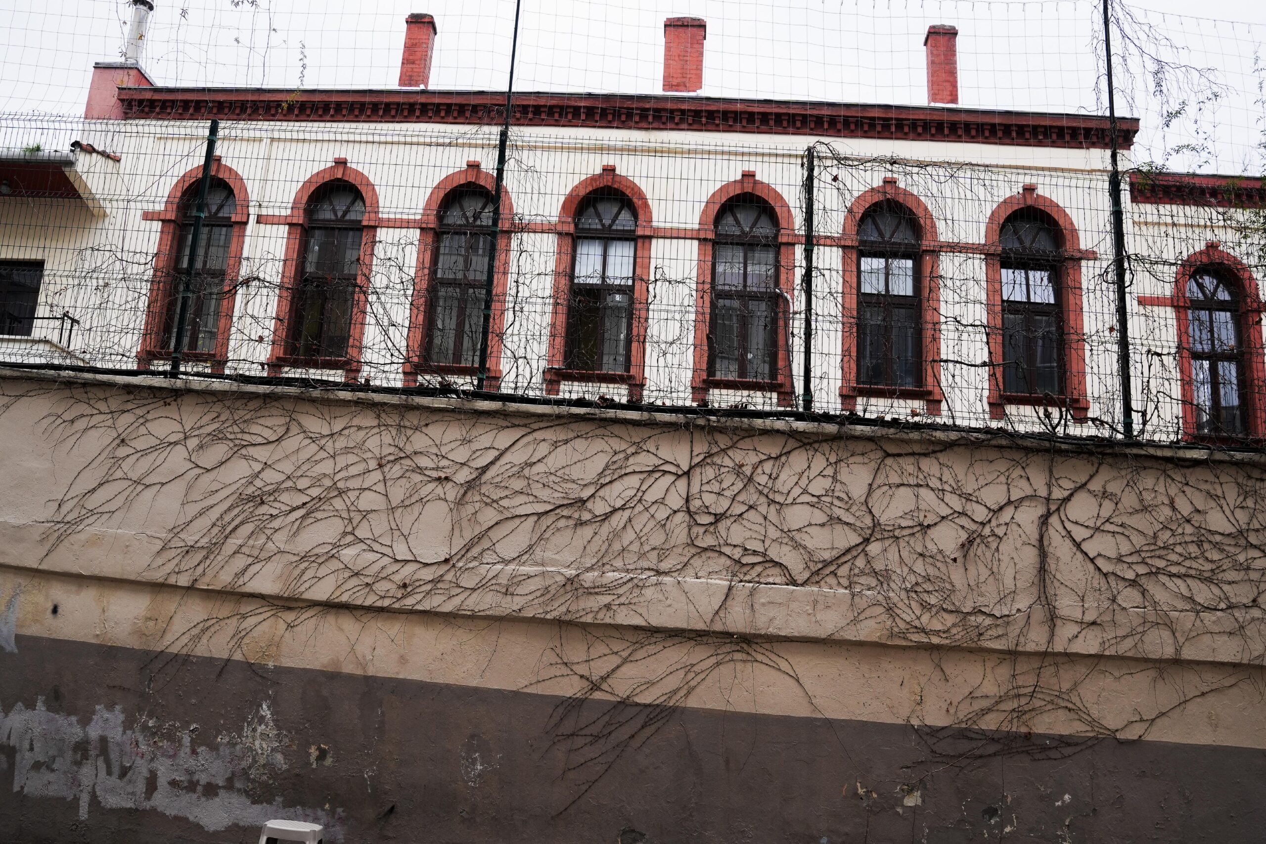 Bakırköy’de özel liseye isabet eden mermilerle ilgili polis çalışma başlattı haberi