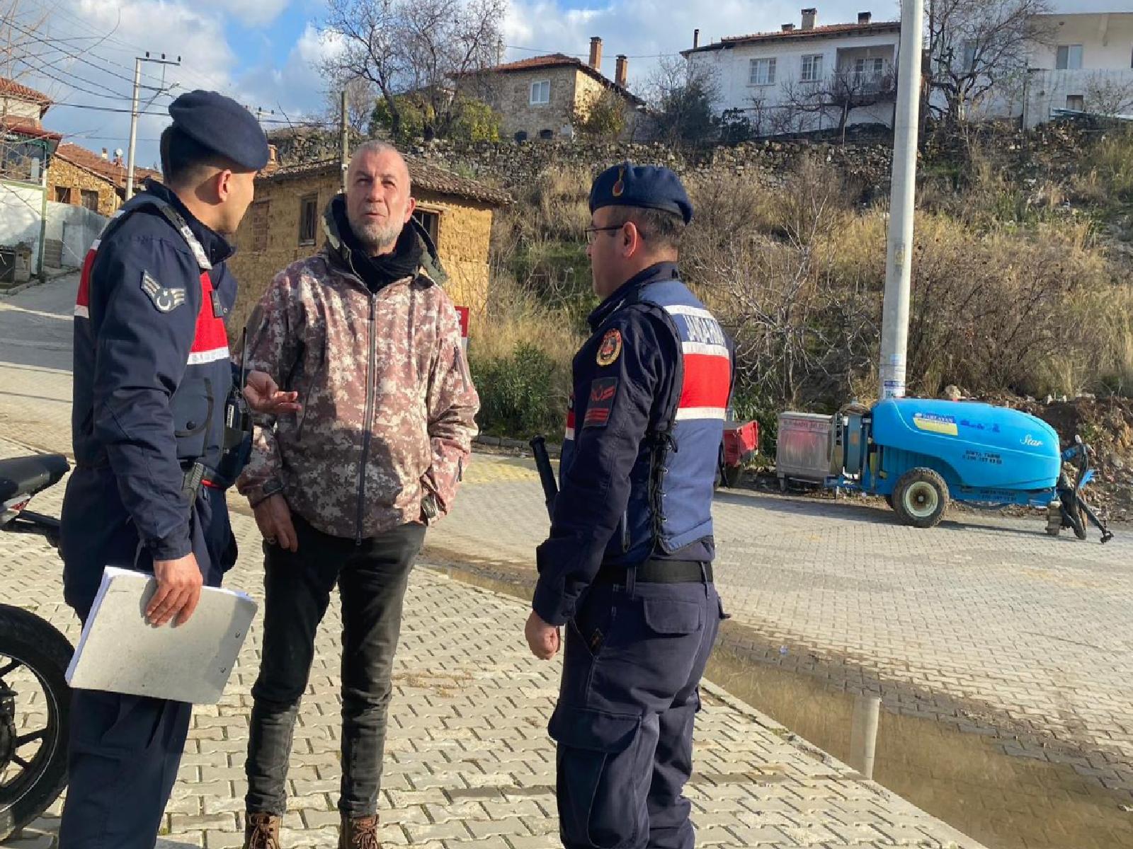 Balıkesir’de jandarma, vatandaşları dolandırıcılığa karşı uyarıyor